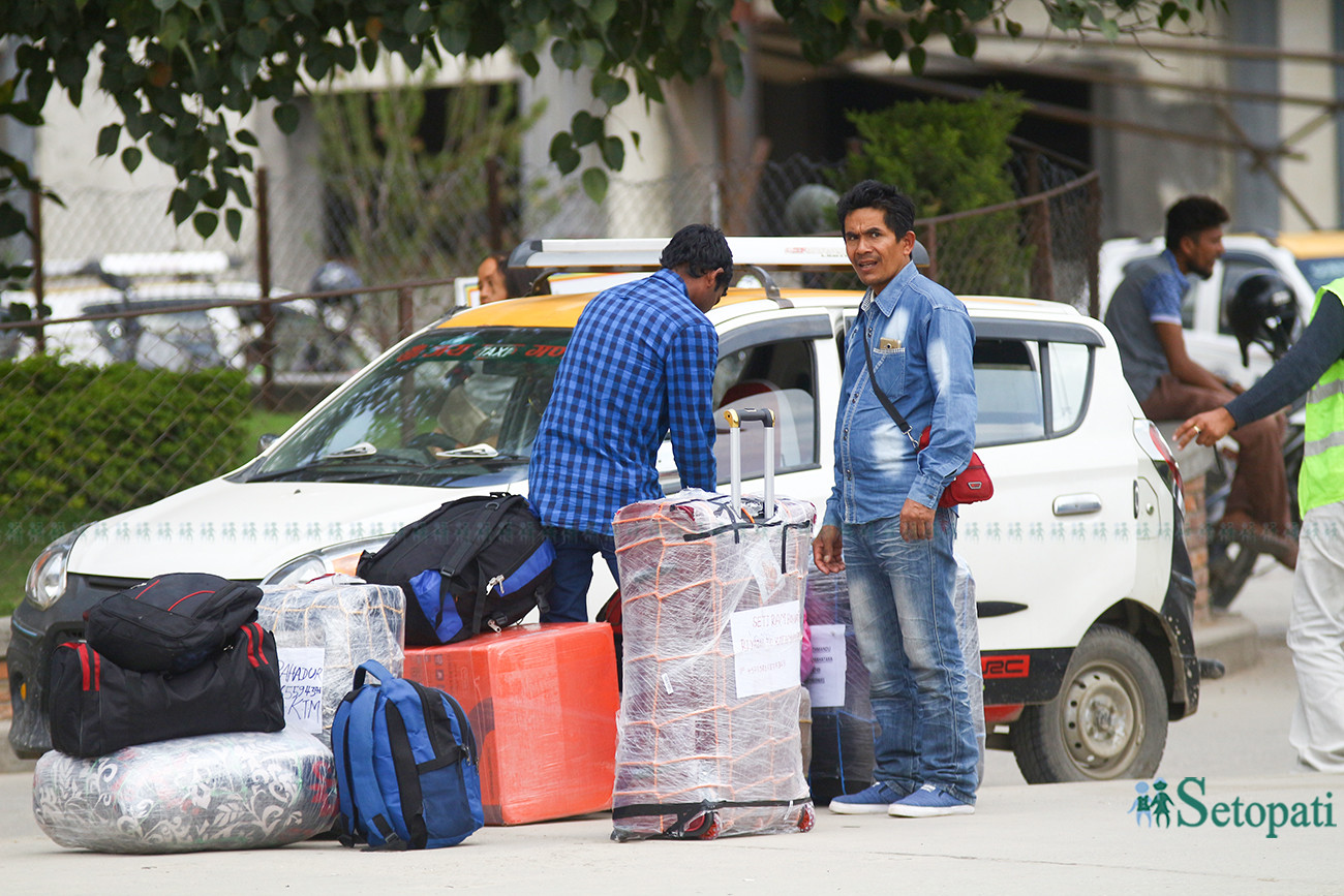 https://www.setopati.com/uploads/shares/2019/01/sujita/Going home in Dashain (1).jpg